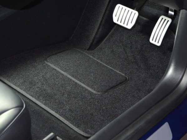 Vinorico Volkswagen Touran Taxi 7 Seat 2010-2016 Car Mats | Black Grand with Black Trim (Round Fixings)