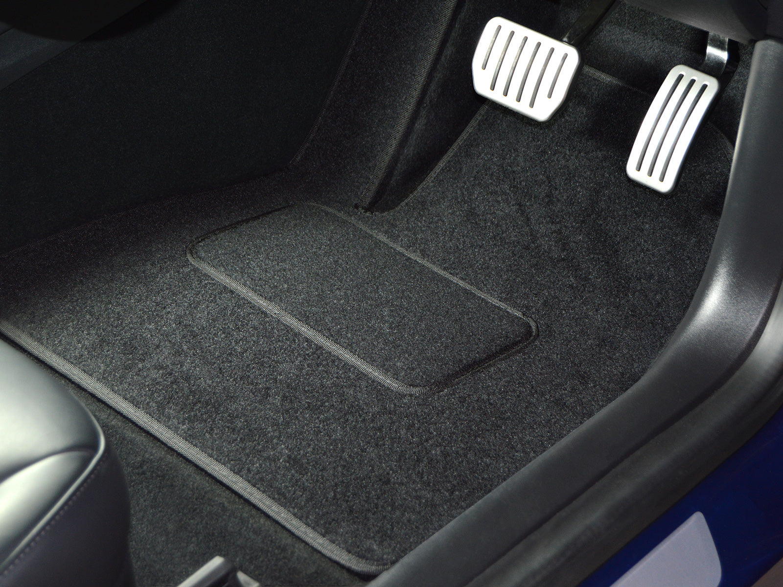Vinorico Volkswagen Touran Taxi 7 Seat 2010-2016 Car Mats | Black Grand with Black Trim (Round Fixings)