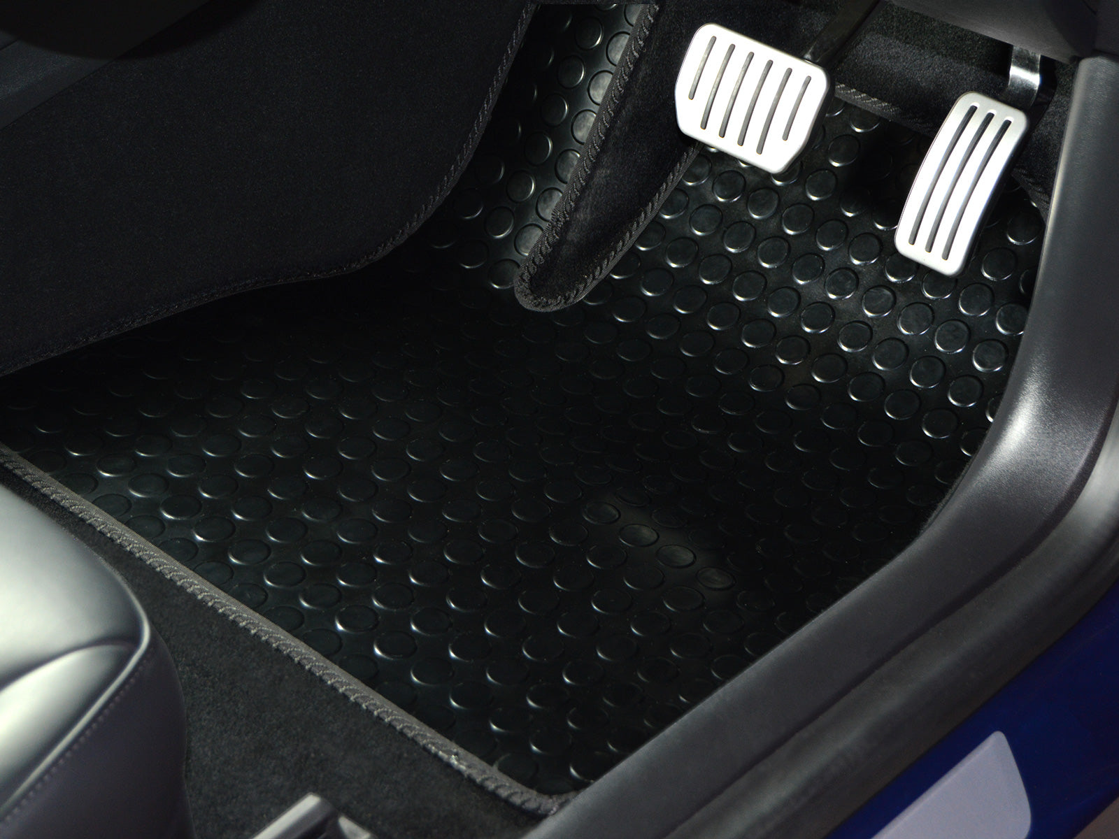 Vinorico Land Rover Range Rover Vogue 2012-2022 Car Mats | Black Off-Road Rubber with Black Trim